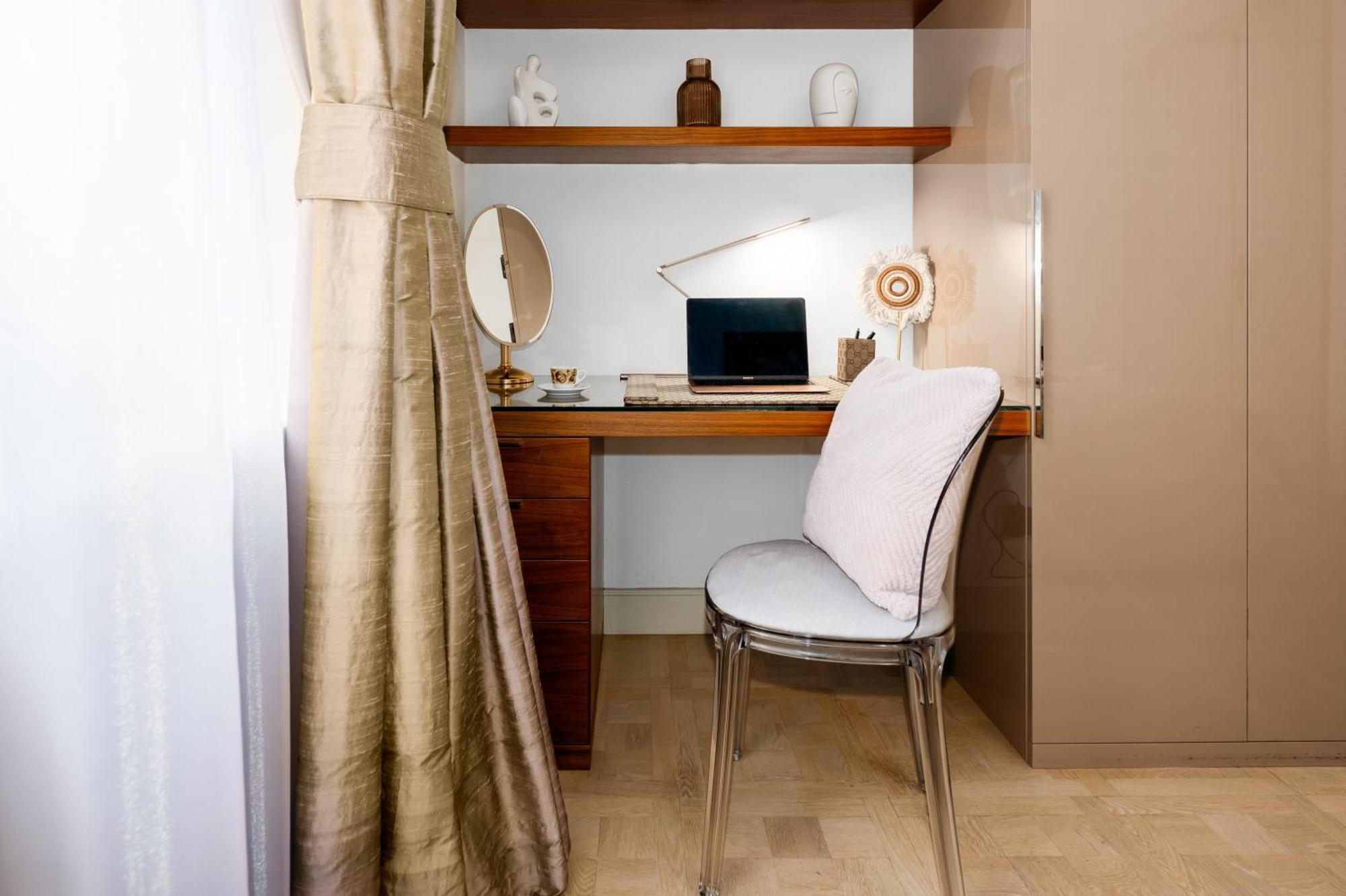 Days - 1min Old Town Square - 1bdr - Parizska Street Appartamento Praga