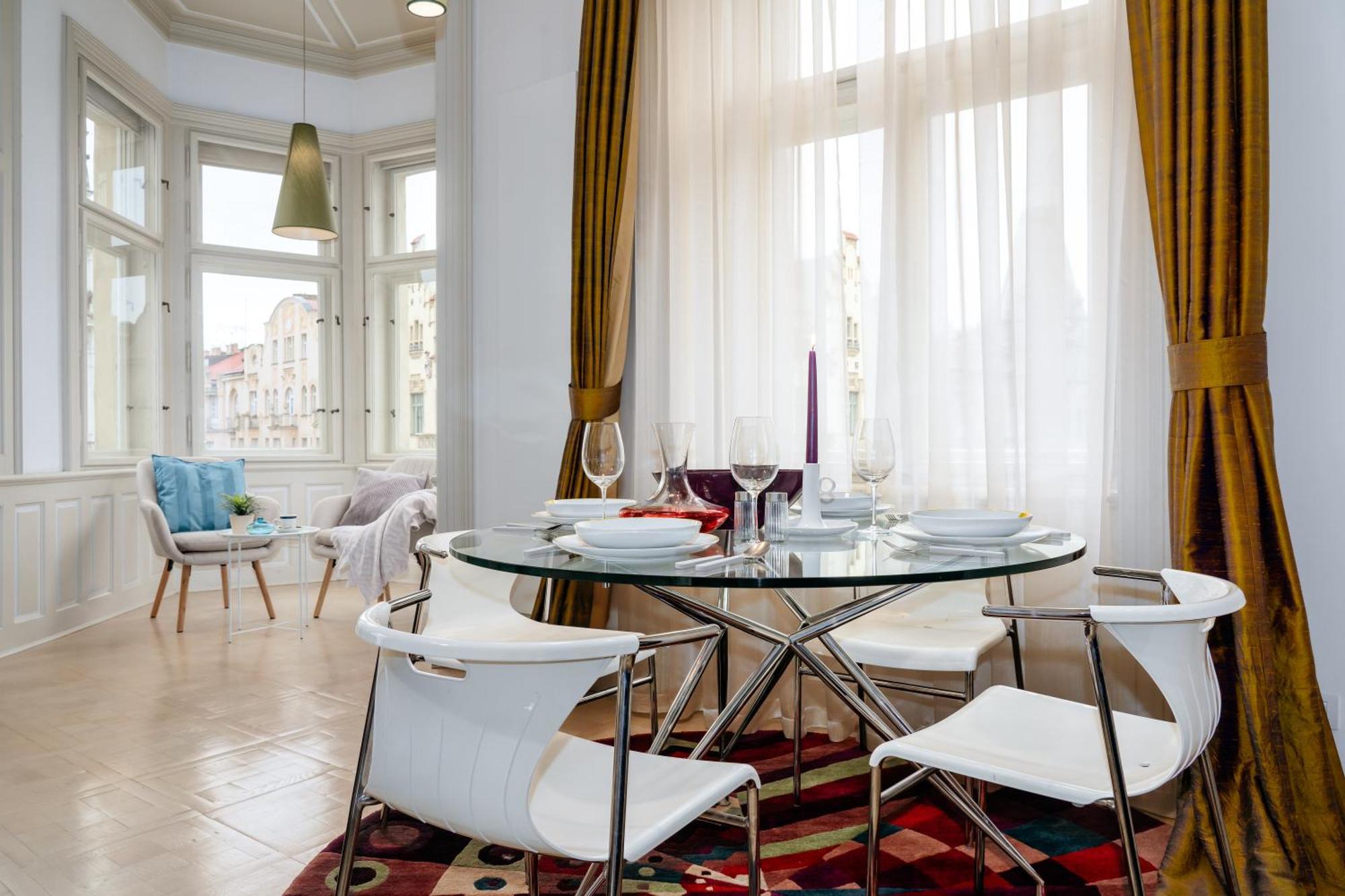 Days - 1min Old Town Square - 1bdr - Parizska Street *