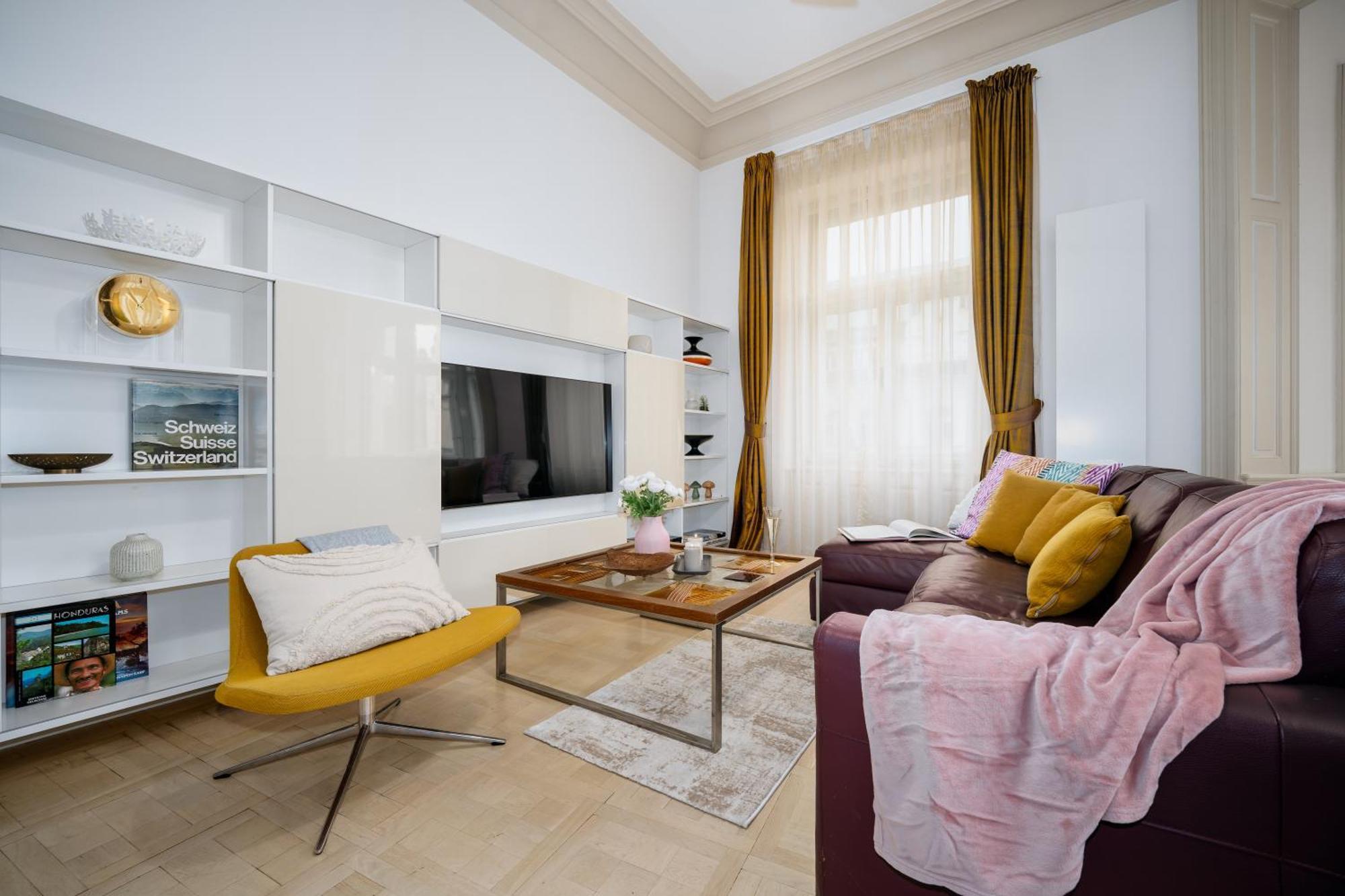 Days - 1min Old Town Square - 1bdr - Parizska Street