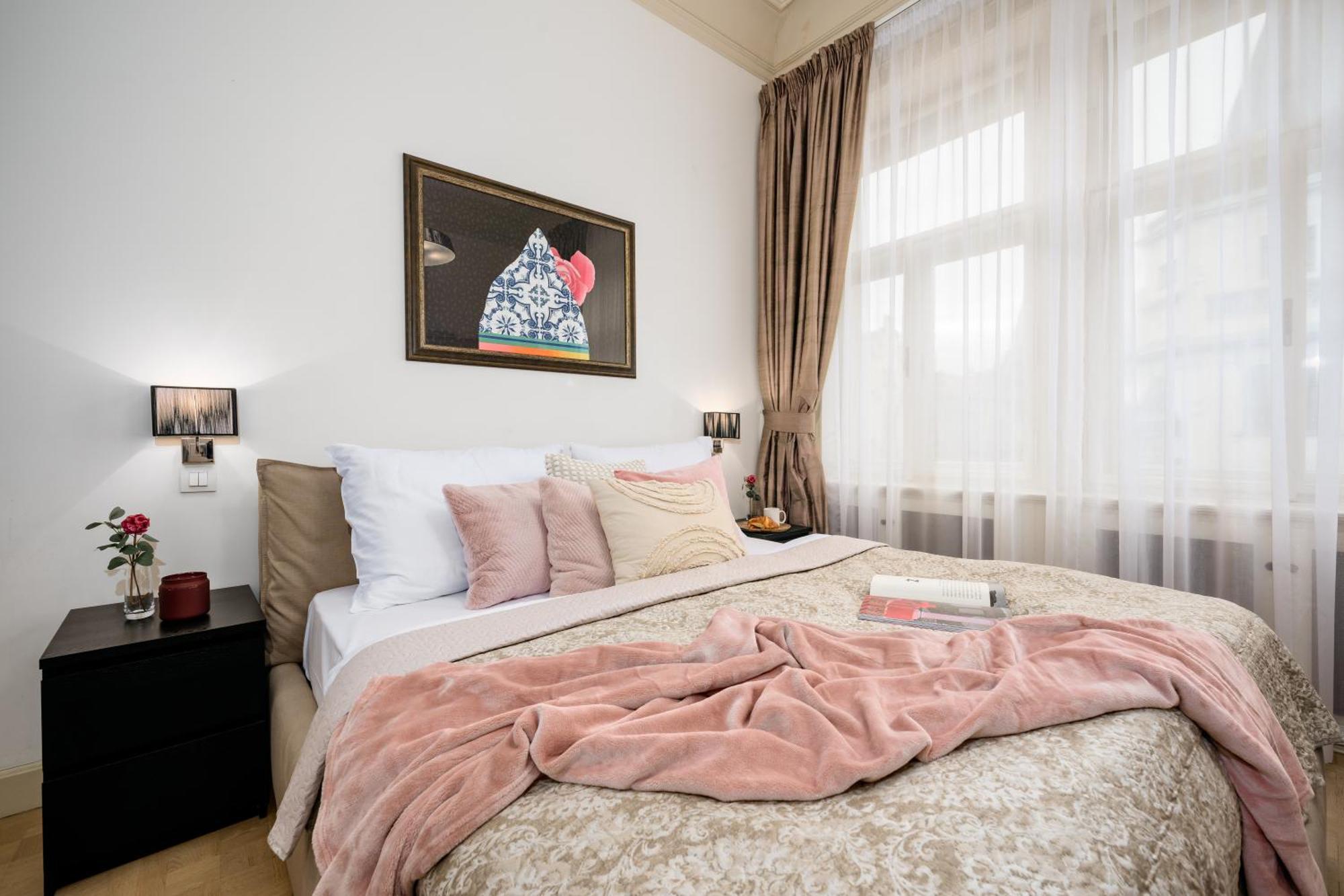 Days - 1min Old Town Square - 1bdr - Parizska Street Appartamento Praga